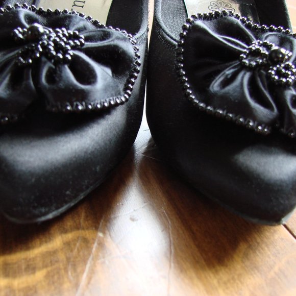 Vintage 80s Kitten Heel Shoes Black Satin Italy Black Tie Wedding Prom Size 7.5 - Picture 5 of 13